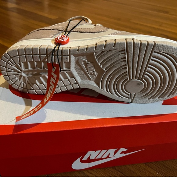 Nike Dunk Low Beige Sneakers - Picture 2 of 4